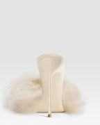 FURRY MULE EN FOURRURE DOUCE ET DETAILS EN CUIR VERNI