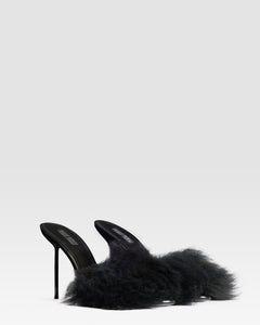 FURRY MULE EN FOURRURE DOUCE ET DETAILS EN CUIR VERNI