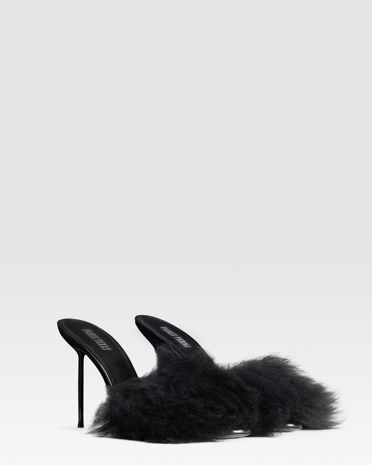 FURRY MULE EN FOURRURE DOUCE ET DETAILS EN CUIR VERNI