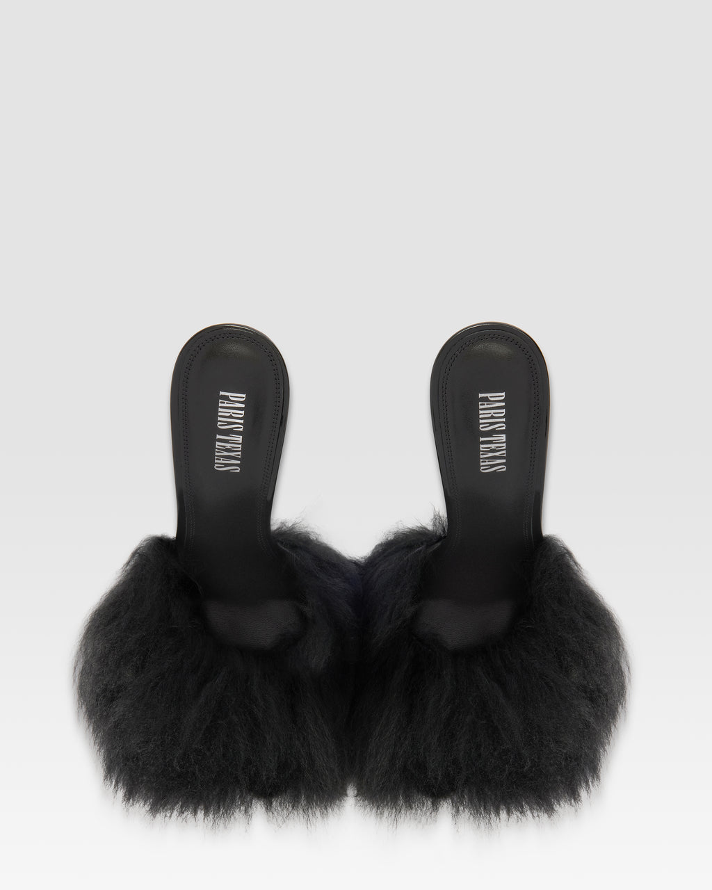 FURRY MULE EN FOURRURE DOUCE ET DETAILS EN CUIR VERNI