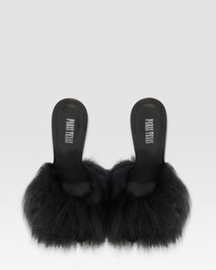 FURRY MULE EN FOURRURE DOUCE ET DETAILS EN CUIR VERNI