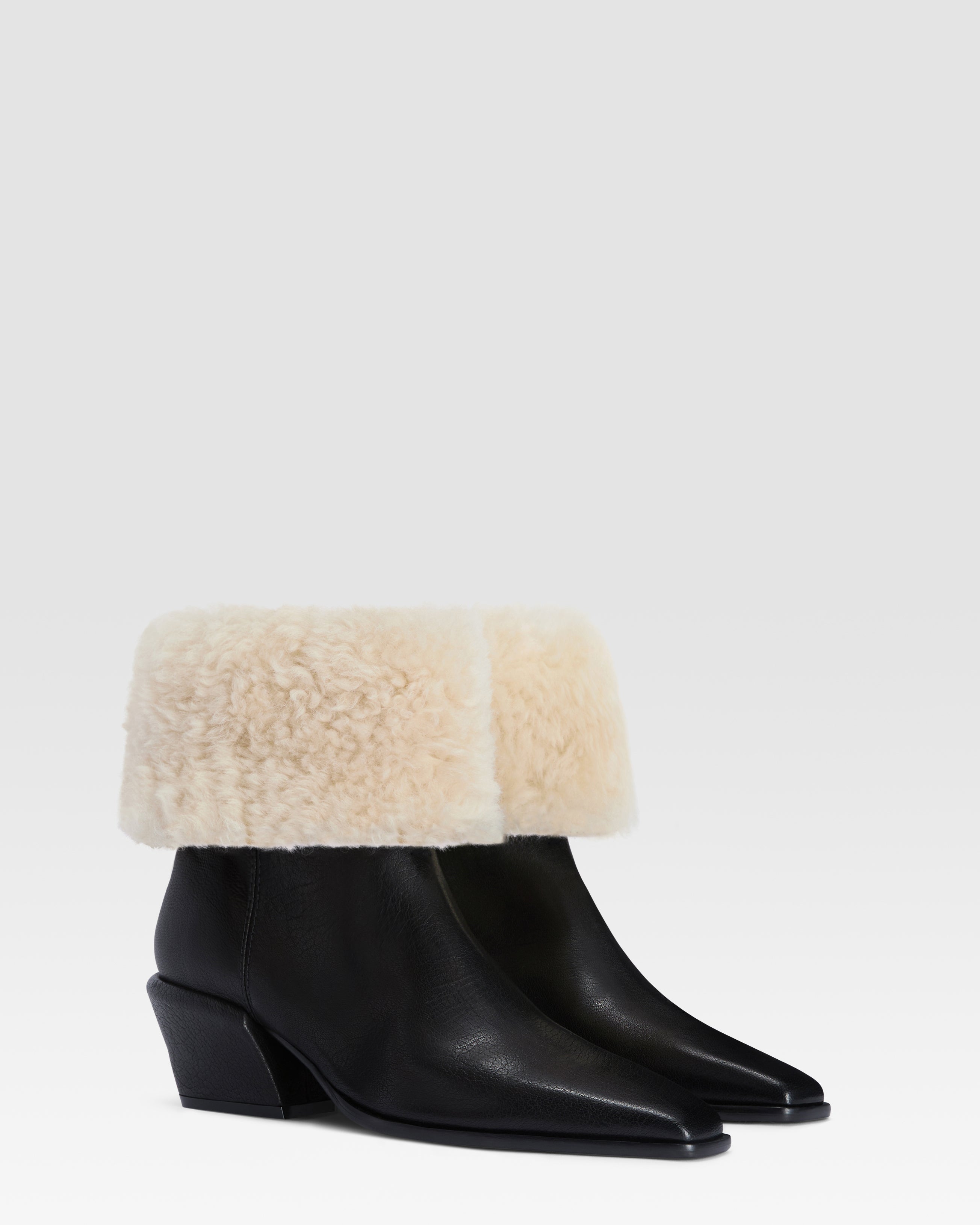 ANKLE BOOT AUS LEDER UND WEICHEM SHEARLING