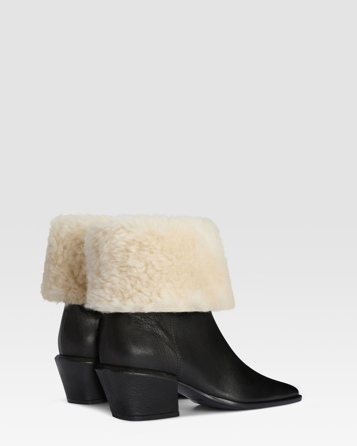ANKLE BOOT AUS LEDER UND WEICHEM SHEARLING