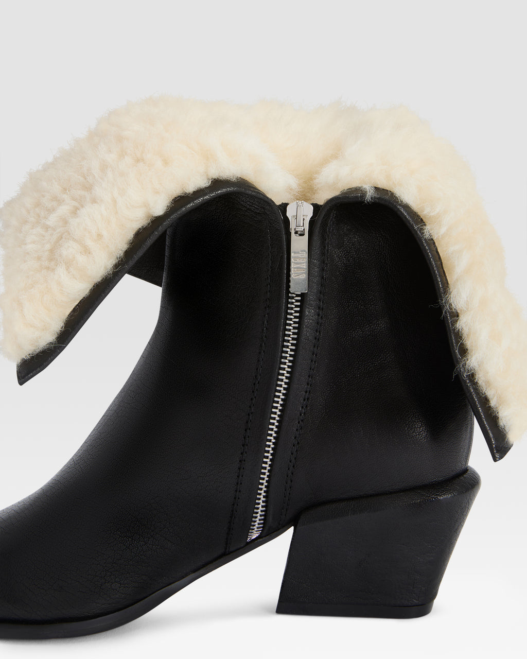 ANKLE BOOT AUS LEDER UND WEICHEM SHEARLING