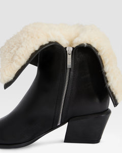 ANKLE BOOT AUS LEDER UND WEICHEM SHEARLING
