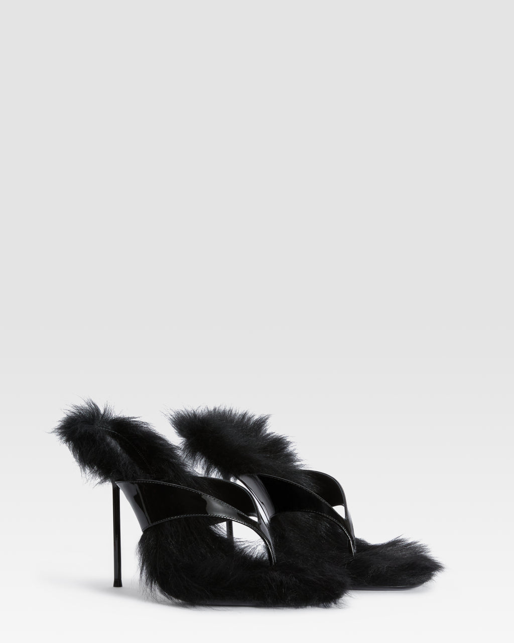 LACKLEDER THONG MULE MIT SHEARLING-INNENSOHLE