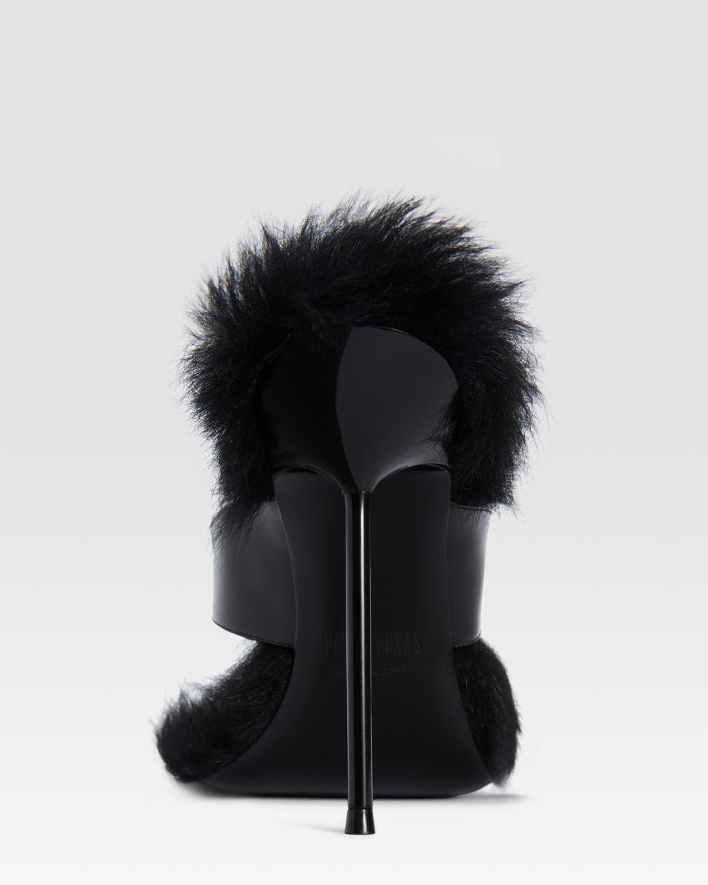 LACKLEDER THONG MULE MIT SHEARLING-INNENSOHLE