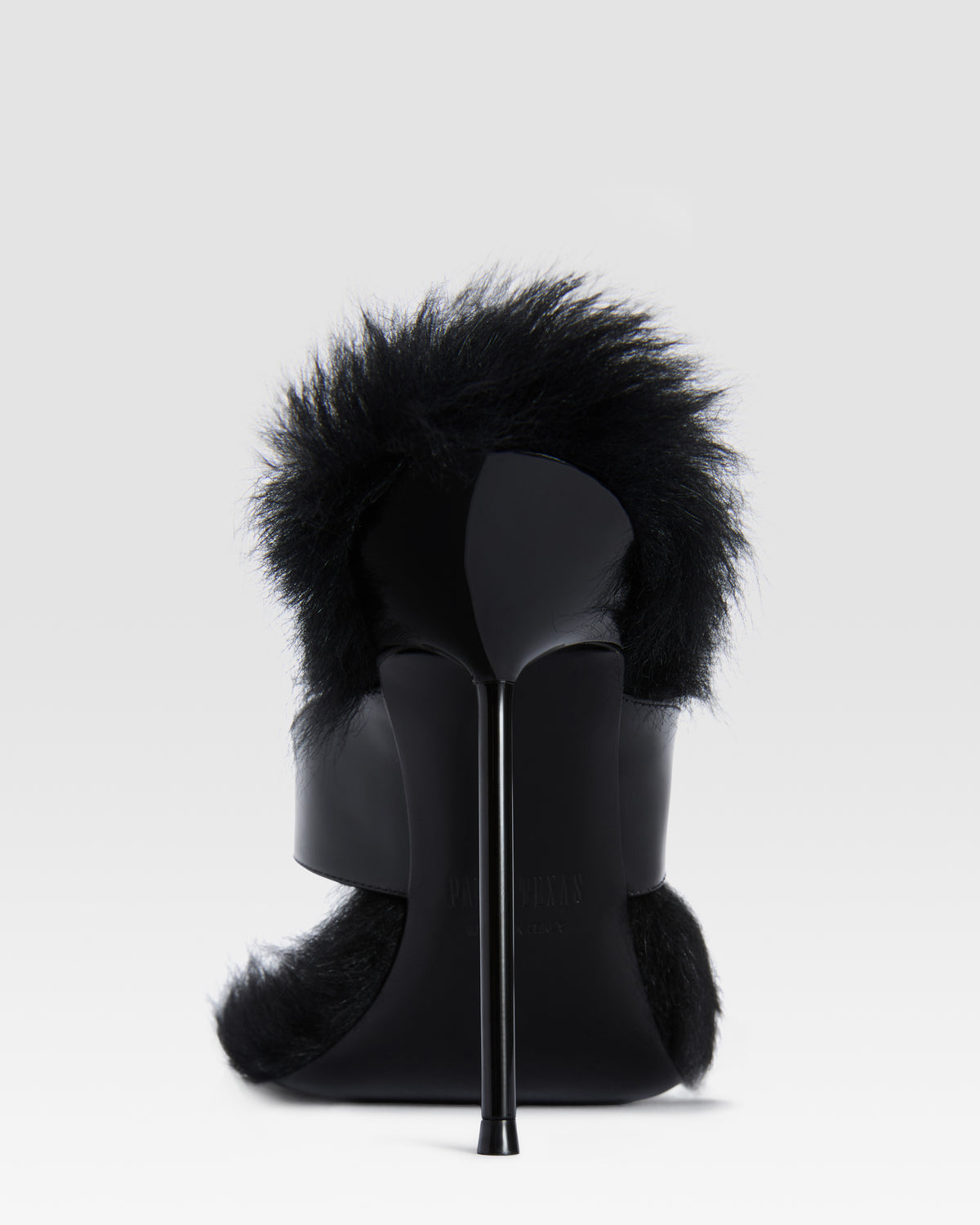 LACKLEDER THONG MULE MIT SHEARLING-INNENSOHLE