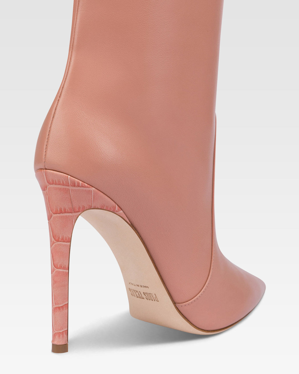 Spitz zulaufende, kniehohe Stiefel aus Glattleder in Texas Pink