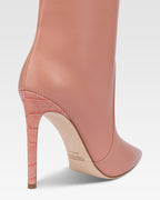 Spitz zulaufende, kniehohe Stiefel aus Glattleder in Texas Pink