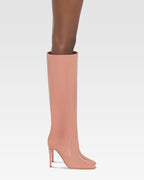 Spitz zulaufende, kniehohe Stiefel aus Glattleder in Texas Pink