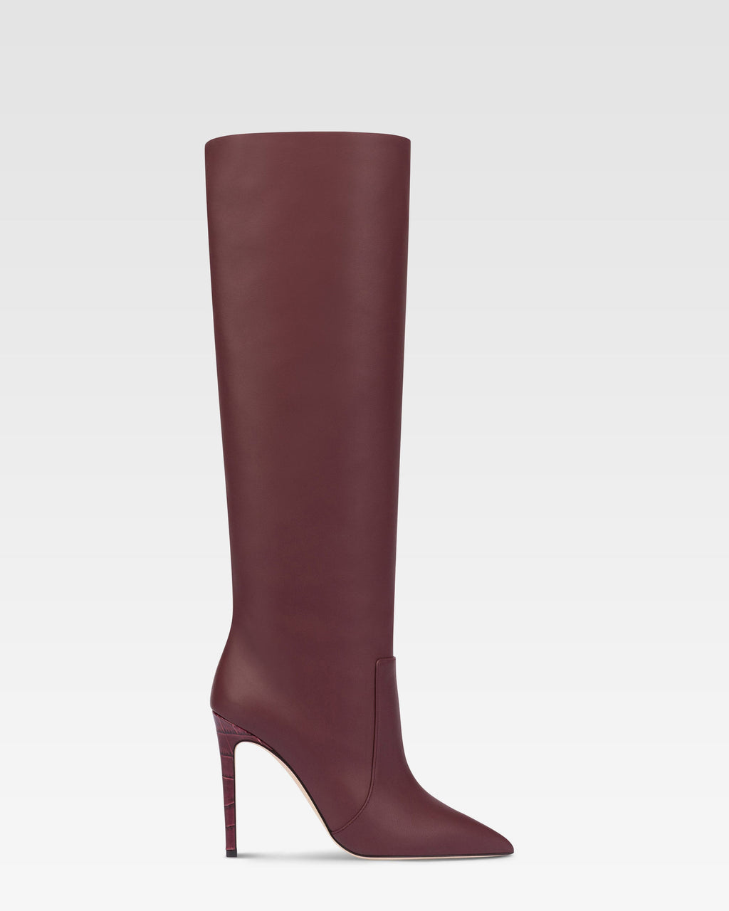 Spitz zulaufende, kniehohe Stiefel aus burgunderrotem Glattleder