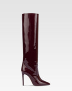 Boots in rouge noir patent leather.
