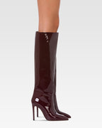 Boots in rouge noir patent leather.