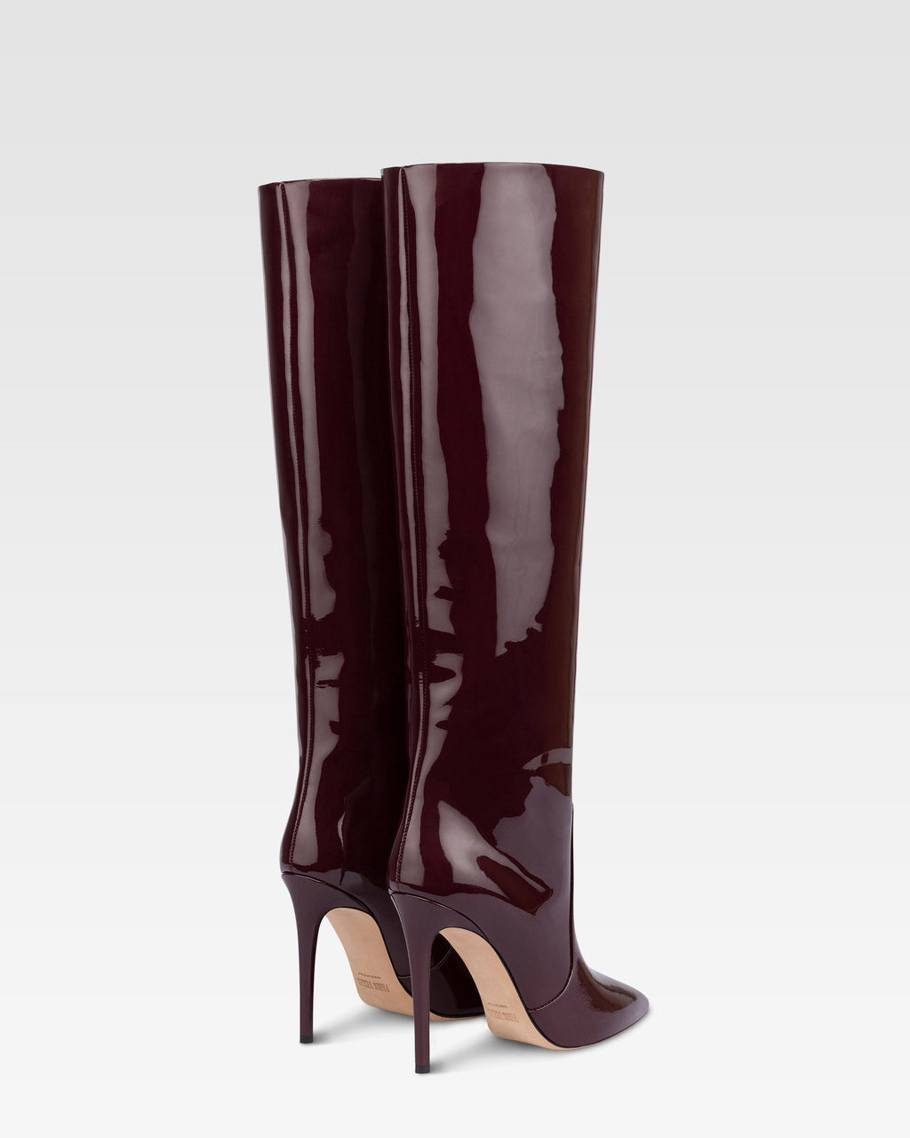 Boots in rouge noir patent leather.