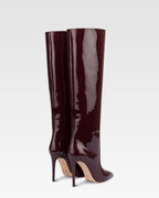 Boots in rouge noir patent leather.