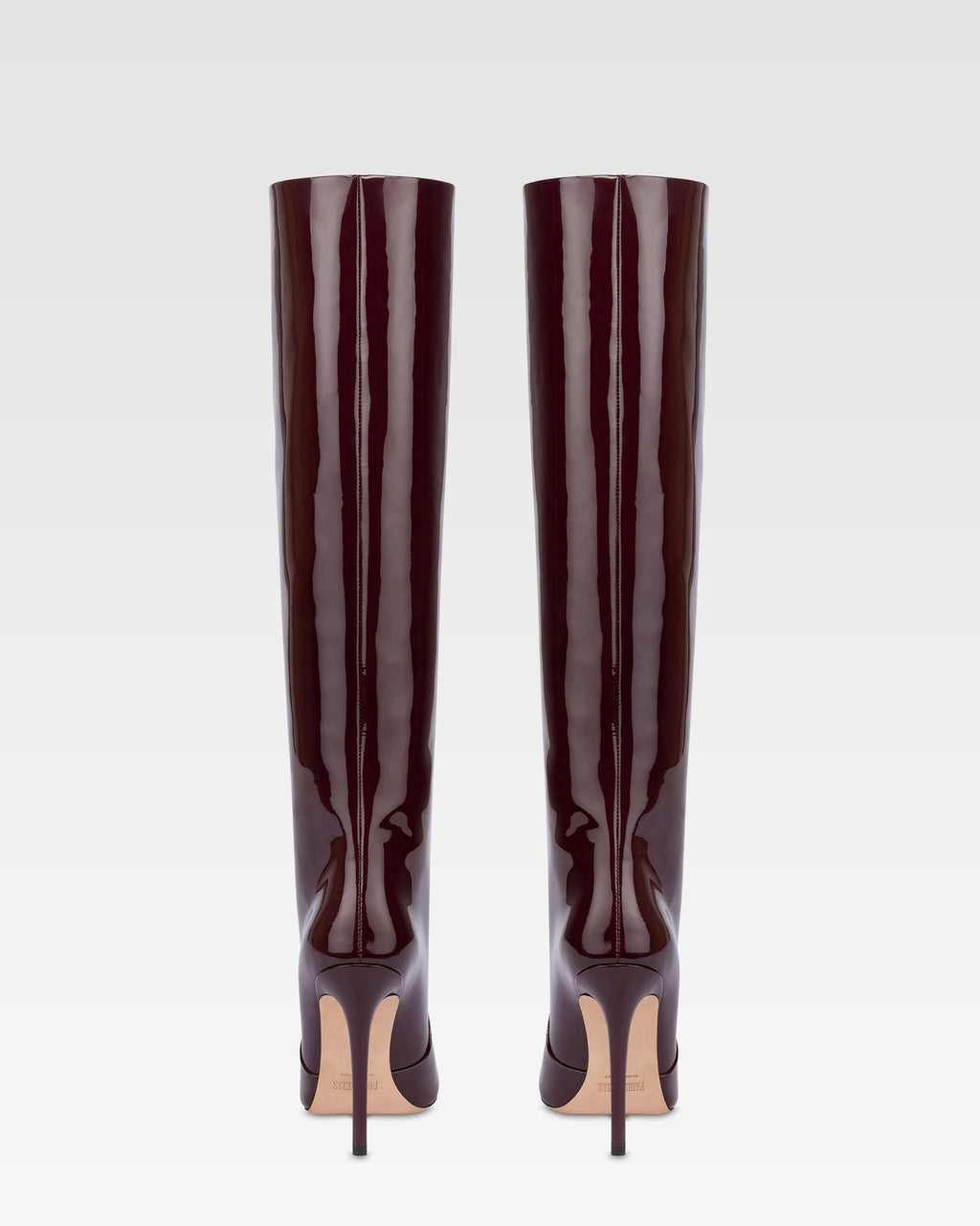 Boots in rouge noir patent leather.