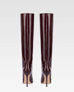 Boots in rouge noir patent leather.