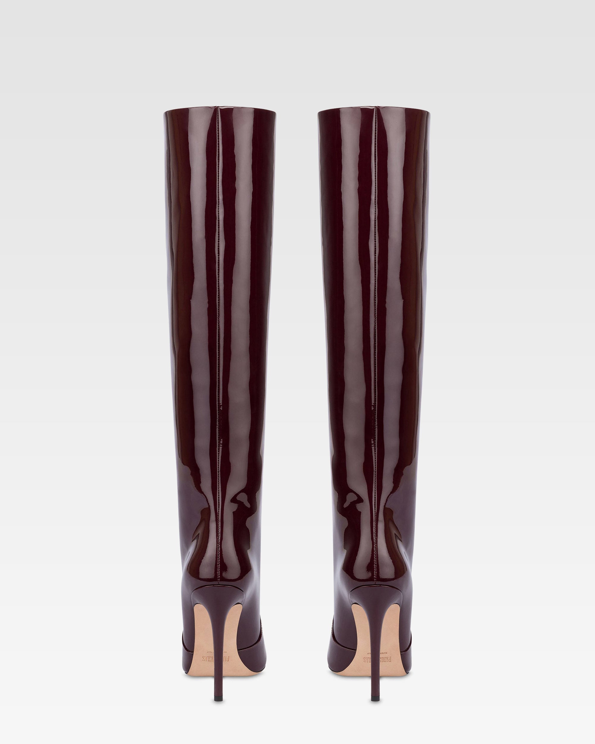 Stiefel aus Lackleder in der Farbe Rouge Noir.