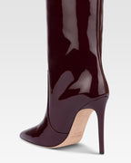 Boots in rouge noir patent leather.