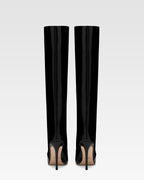 Botas con tac'on de aguja de charol negro