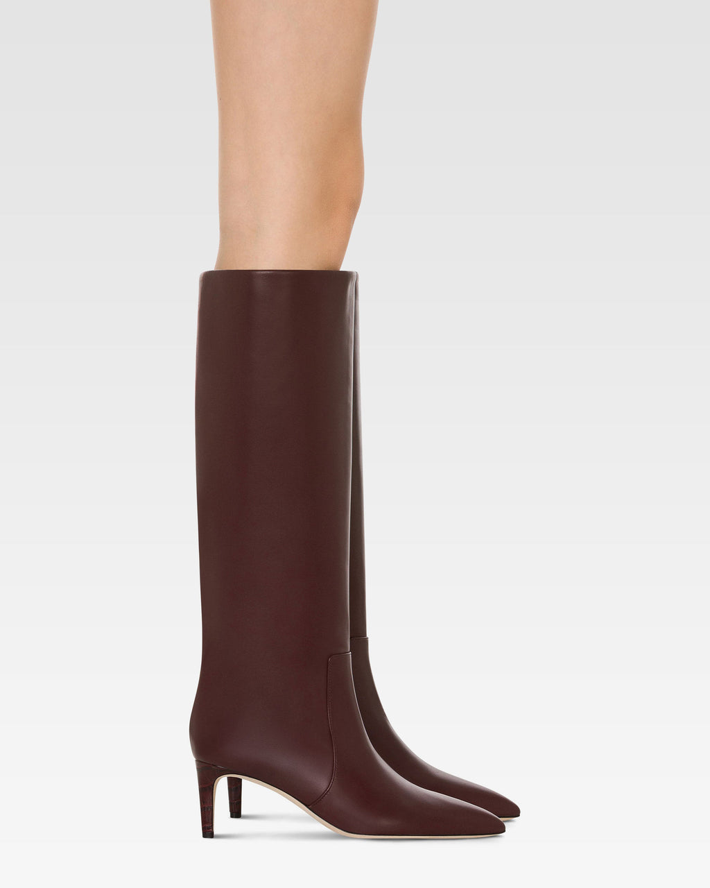 Bottes en cuir rouge sombre