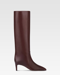 Spitz zulaufende, kniehohe Stiefel aus schokoladenbraunem Glattleder — Rouge Noir