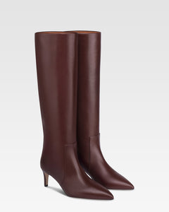 Bottes en cuir rouge sombre