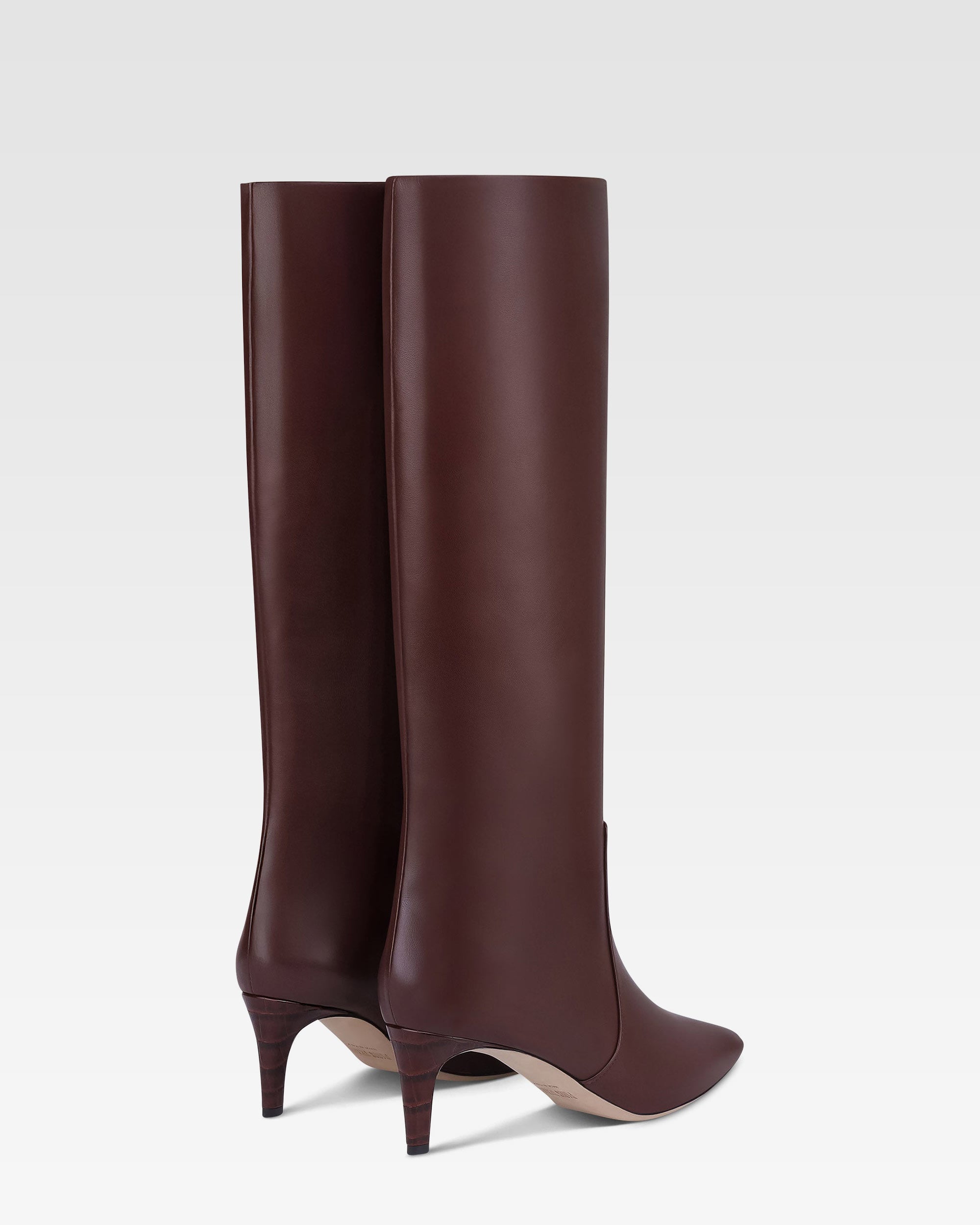 Bottes en cuir rouge sombre