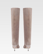 Bottes en cuir de veau suede couleur taupe