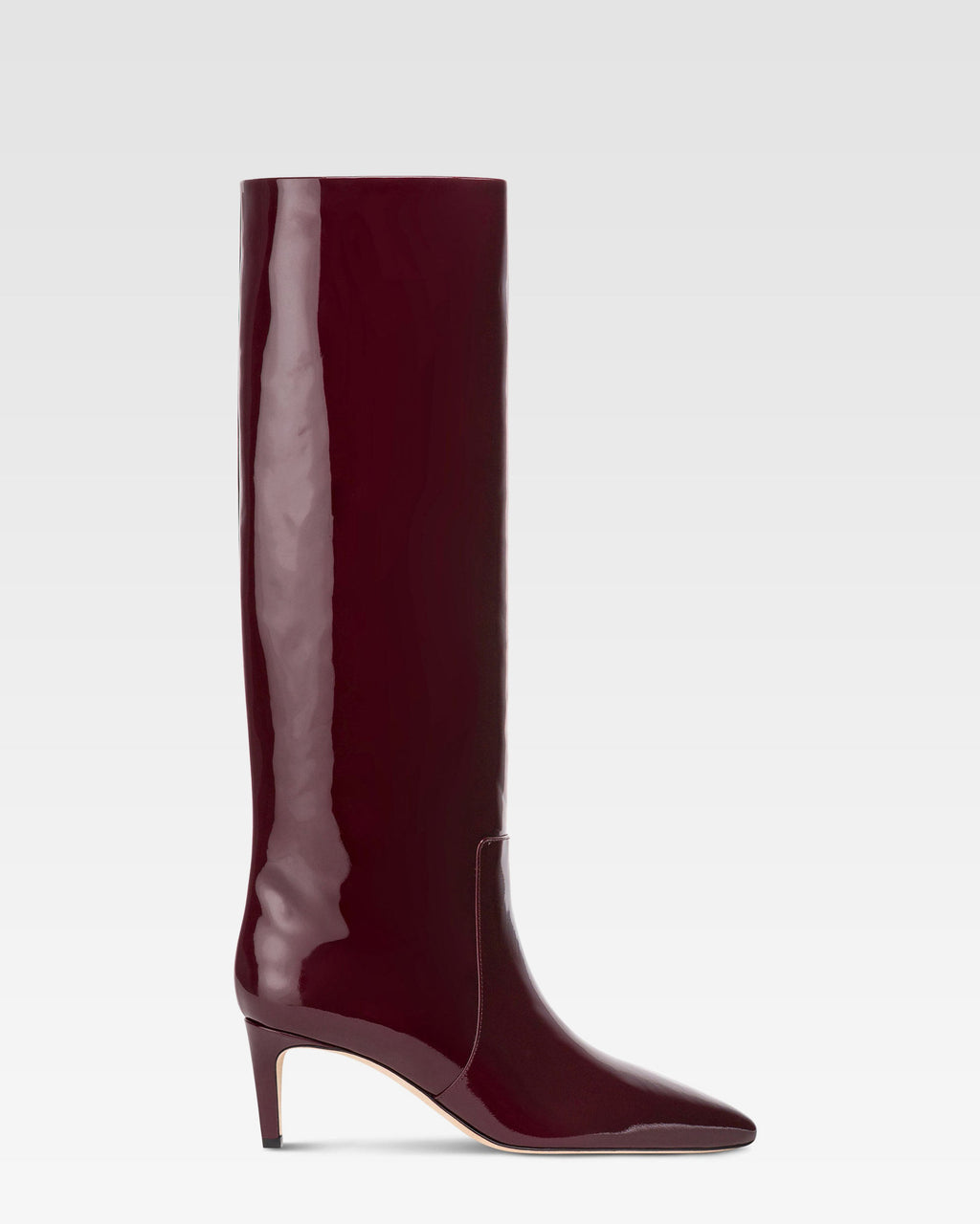 Botas de charol de color <<rouge noir>>.