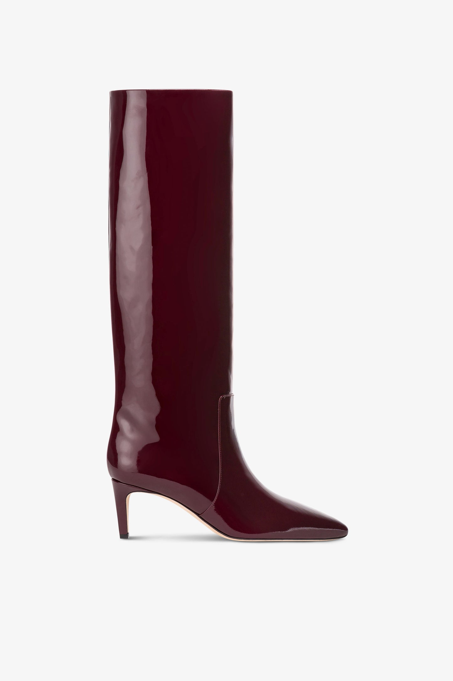 Boots in rouge noir patent leather.