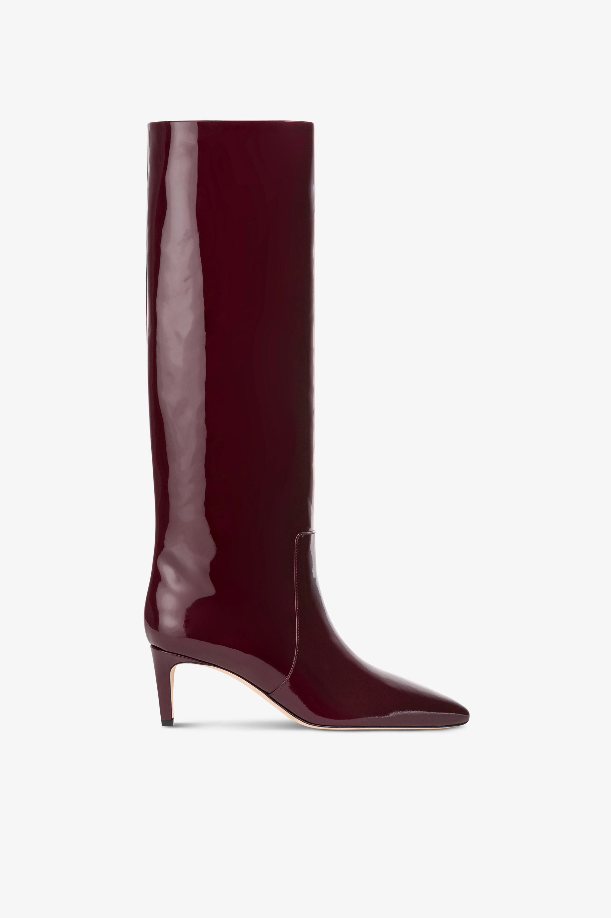 Boots in rouge noir patent leather.