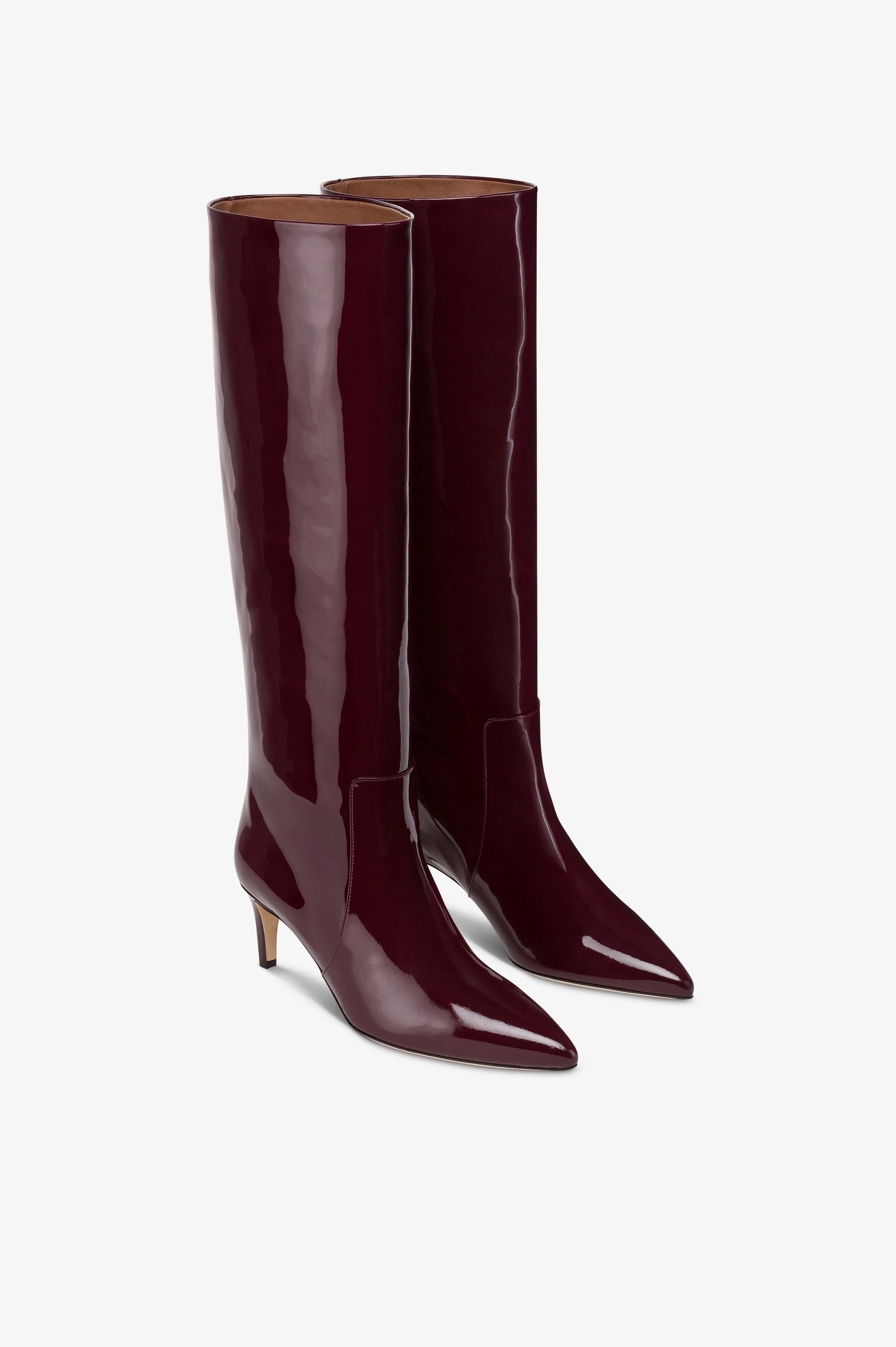 Boots in rouge noir patent leather.