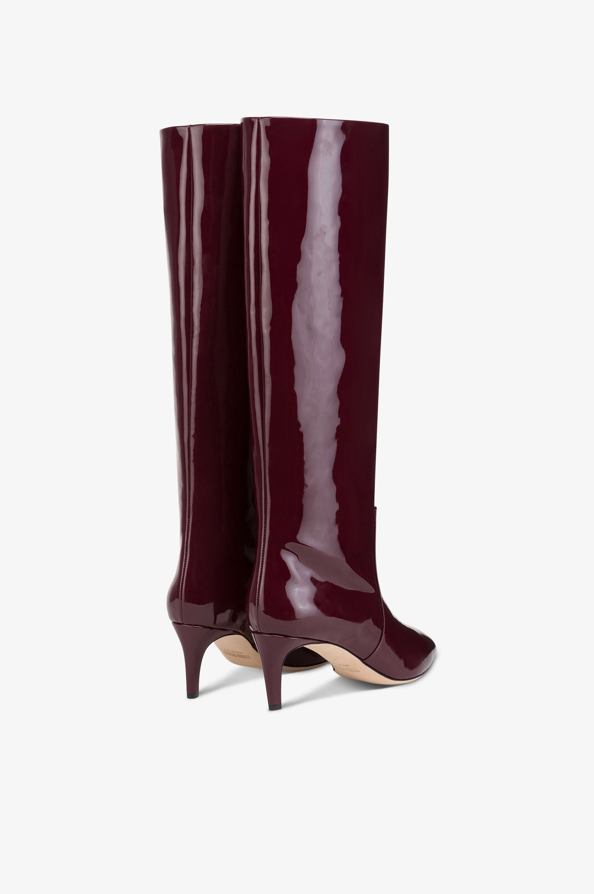 Boots in rouge noir patent leather.