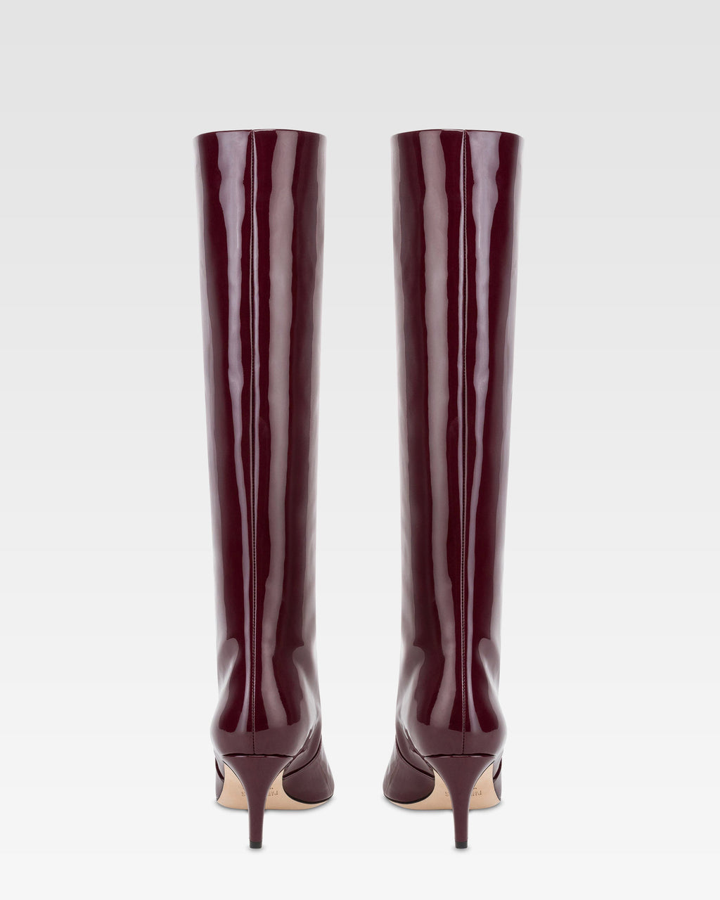 Botas de charol de color <<rouge noir>>.