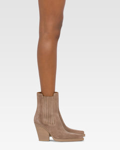 Botines con puntera cuadrada de ante color gris