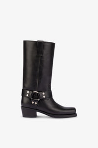 Square-toe boots in smooth black leather