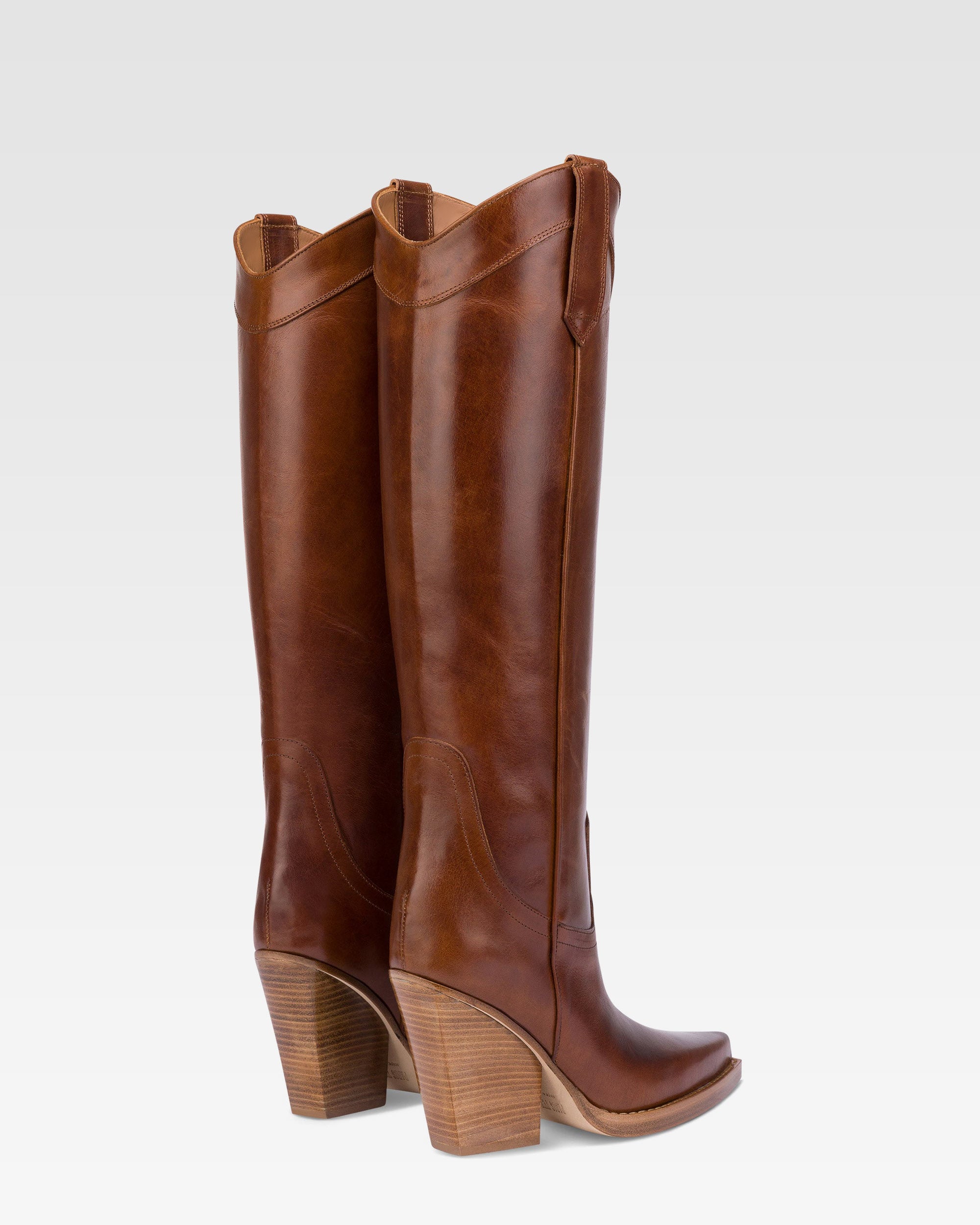 Bottes pointues a hauteur du genou en cuir vintage brillant