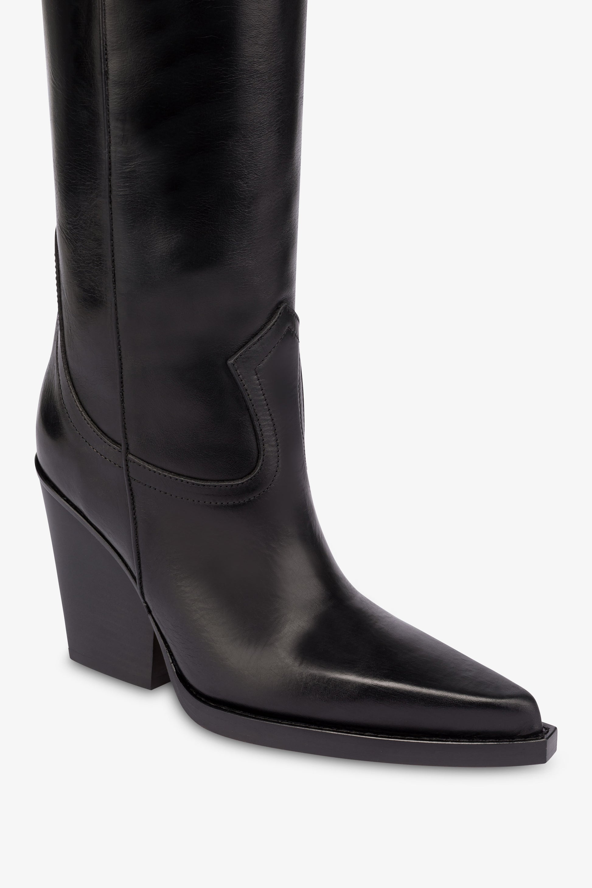 Pointed knee-high boots in black shiny vintage leather