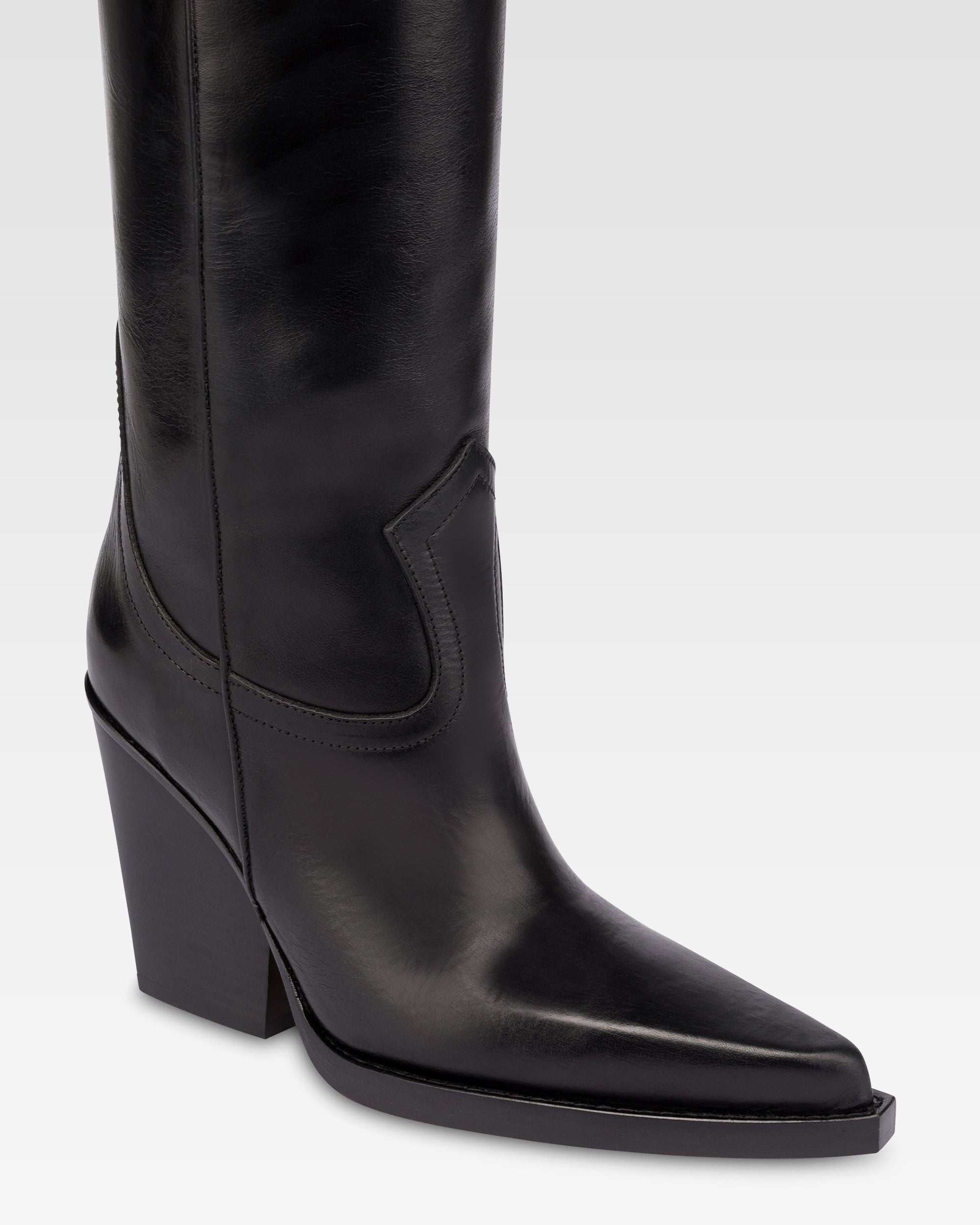 Bottes pointues a hauteur du genou en cuir vintage noir brillant