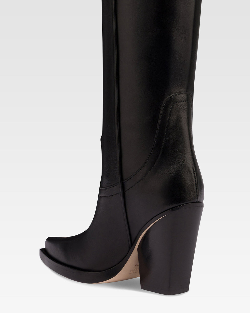 Botas de cuero negro