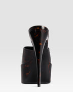 LACKLEDER PLATFORM MULE IN SCHILDPATT-OPTIK