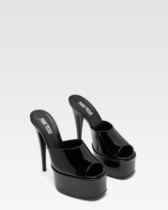 Schwarze Lackleder-Mules mit Plateausohle