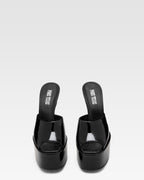 Schwarze Lackleder-Mules mit Plateausohle