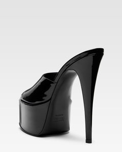 Schwarze Lackleder-Mules mit Plateausohle