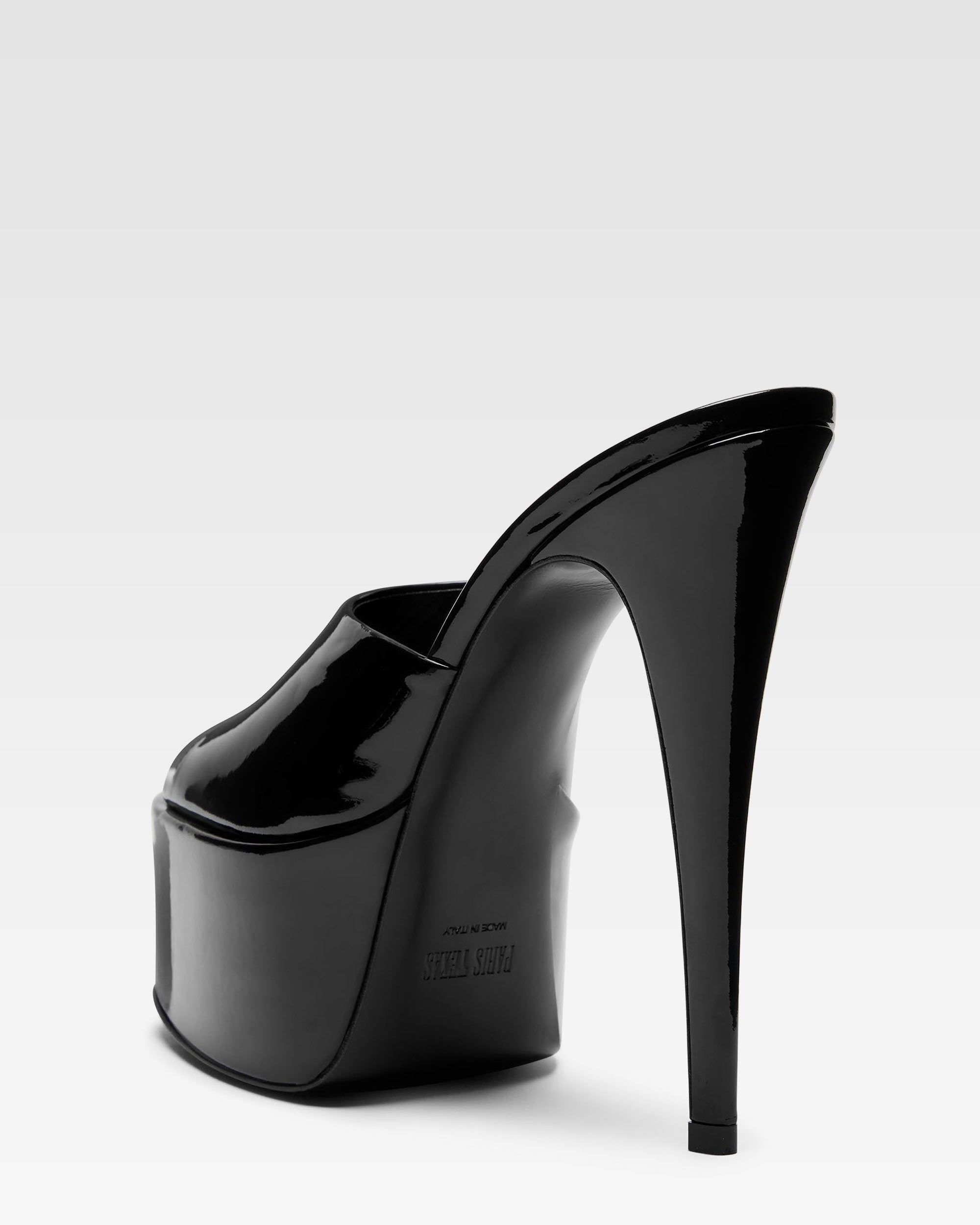 Schwarze Lackleder-Mules mit Plateausohle