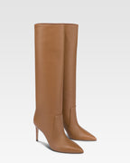 Boots in pecan calf leather