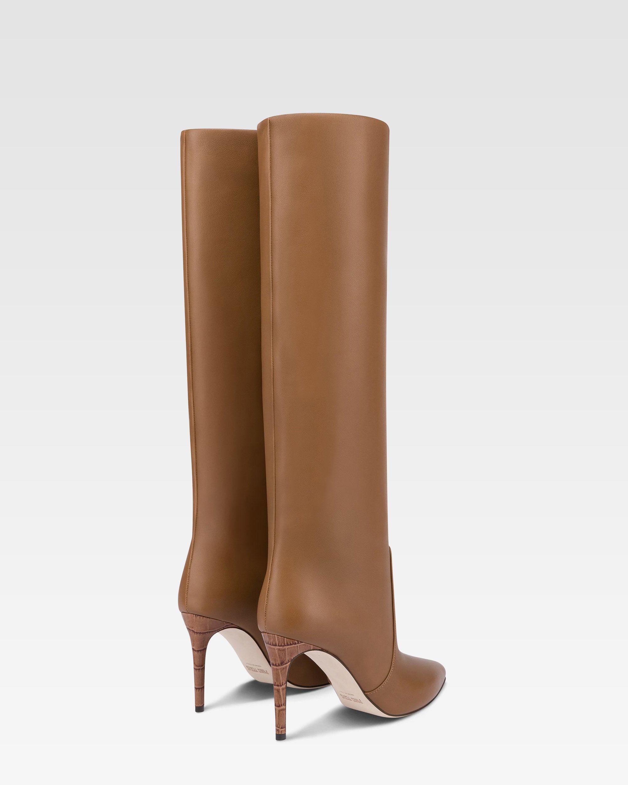 Boots in pecan calf leather