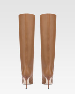 Boots in pecan calf leather